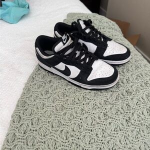 Nike panda suede dunk